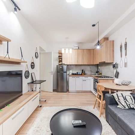 Noir Apartment By Kondo Stays Tirana Kültér fotó