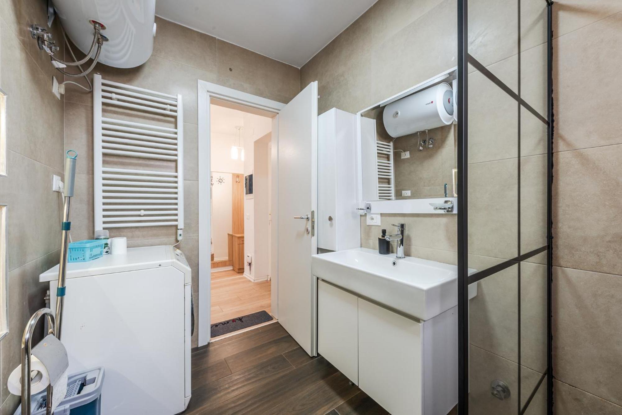 Noir Apartment By Kondo Stays Tirana Kültér fotó